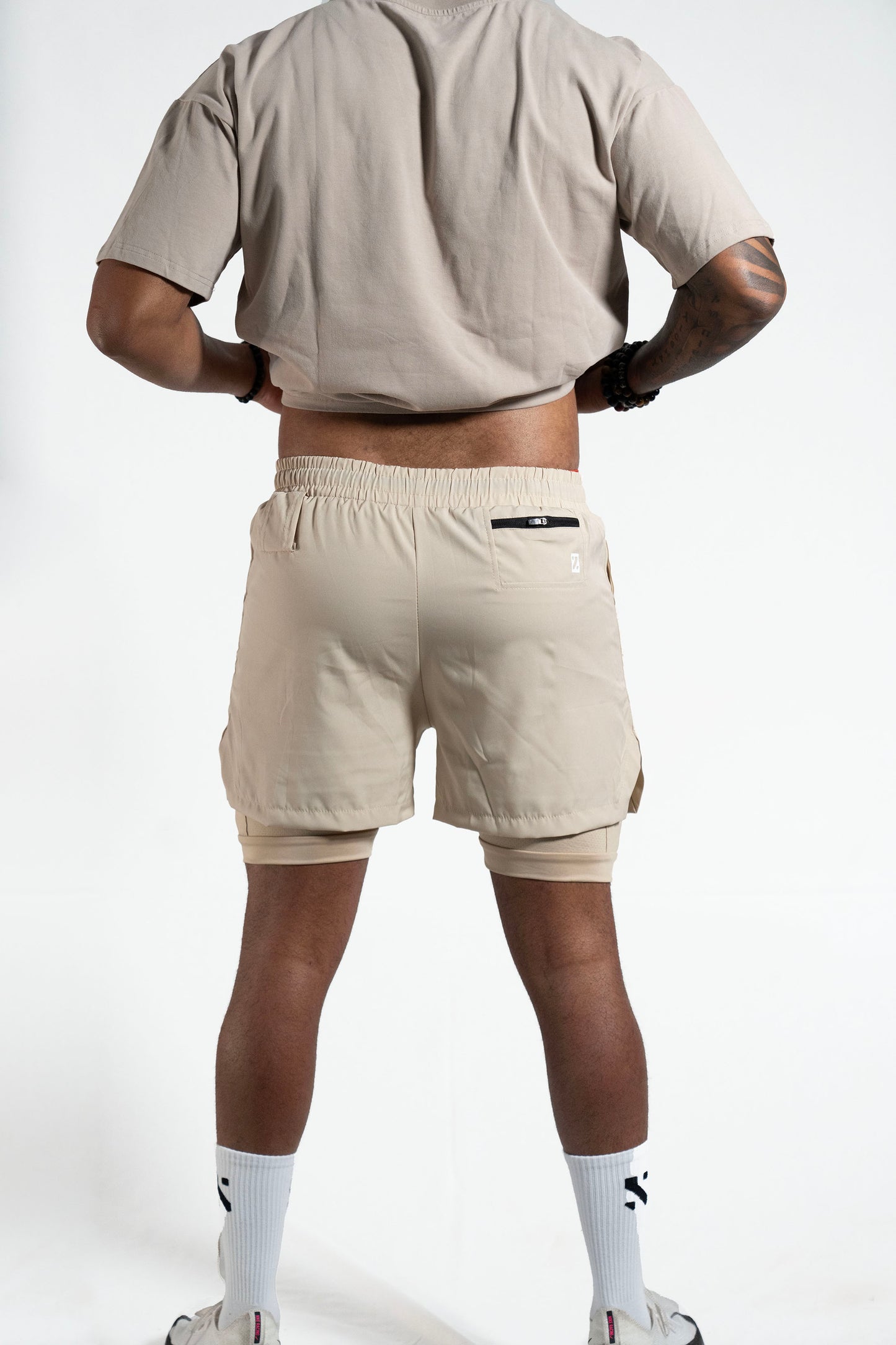 short "running club" - beige